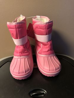 New with tags The Children’s place pink winter snow boots Size 8 Child PRICE FIRM