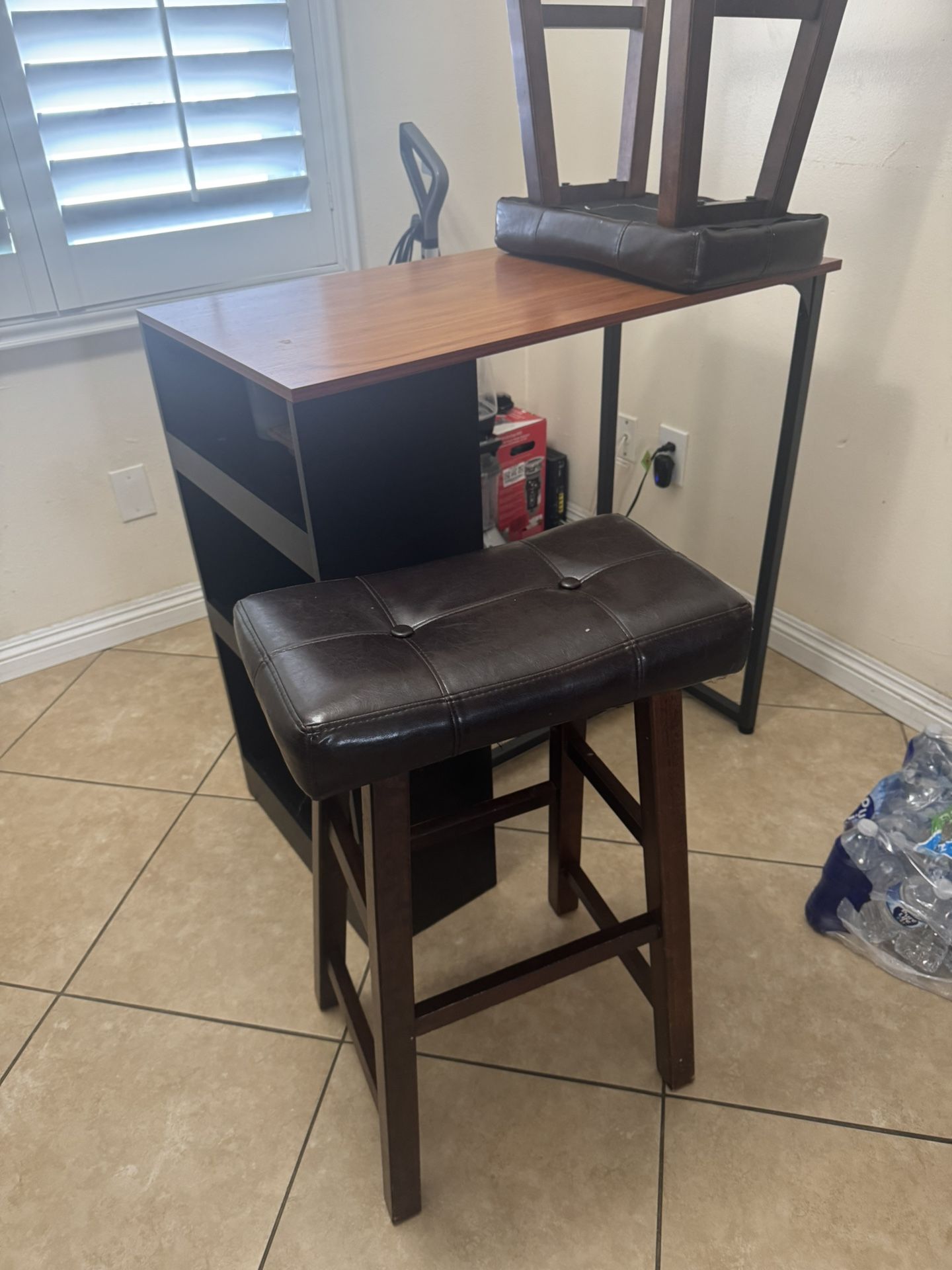 Island Table With Stools