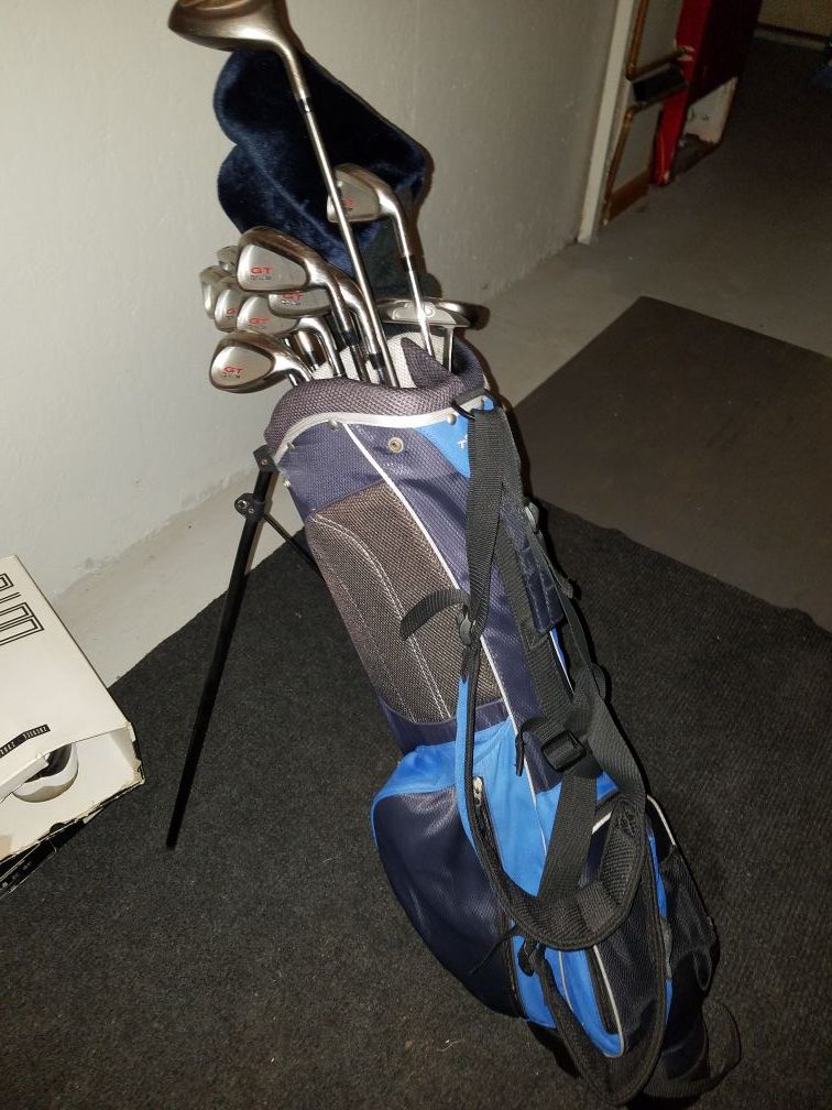 Complete Golf Club Set With Golf Bag and Extras
