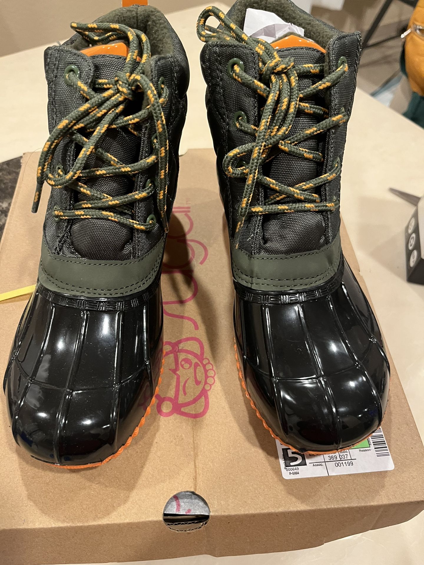 Women Boots 🥾 For Snow Or Rain $25