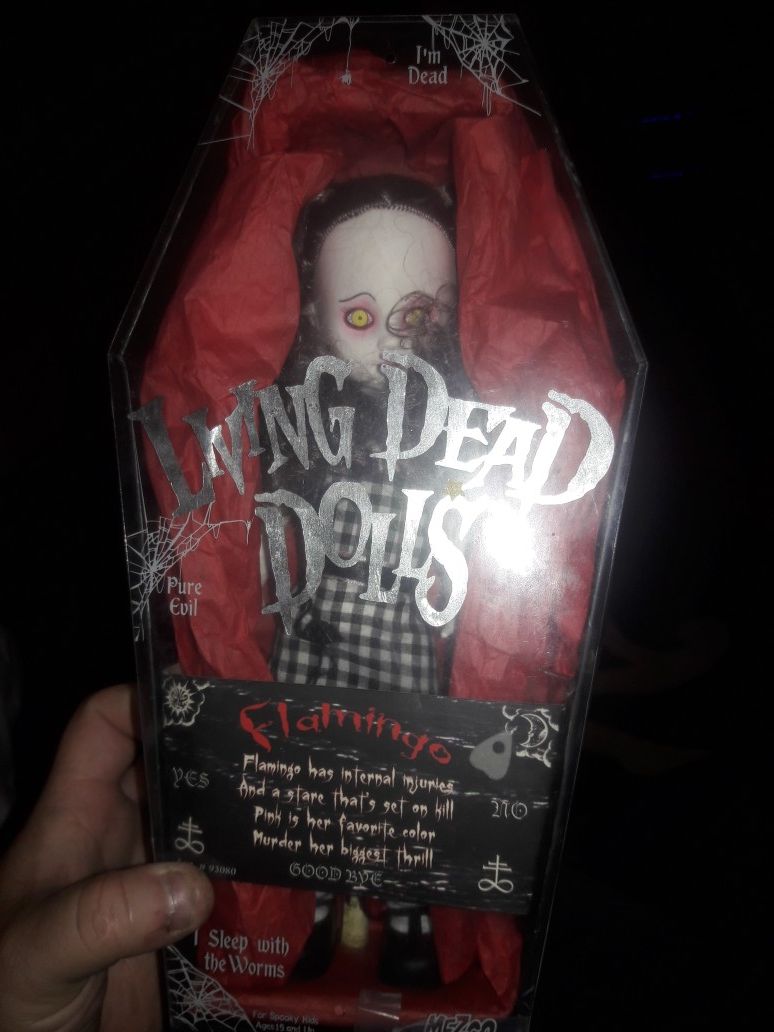 Livng dead dolls set of 2