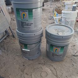 Gray flat three buckets