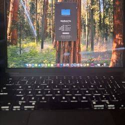 MacBook Pro 14” (M3 Pro, 18GB RAMi, 512GB SSD)