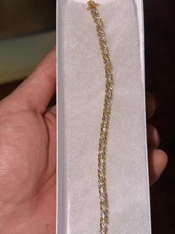 Gorgeous 😮‍💨! 🔥 Stunning Gold Tone CZ Diamond-Cut Bracelet – High Quality Sparkle 🔥 !