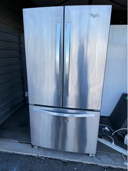 Whirlpool counter depth with ice maker / everything working good