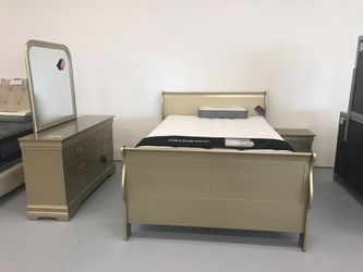Bed room set (bed frame+ dresser +mirror + ns)