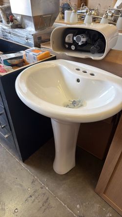 Pedestal brand new $69