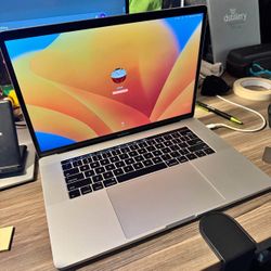 MacBook Pro 2017 (Touch Bar) – 2.8 GHz / 16GB / 500GB (read description)