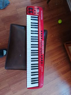 Behringer UMX610 Midi Controller Keyboard . No cable or cords, no batteries included. Tested and working