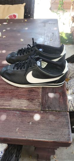 Nike Cortez Womens Leather Sneakers