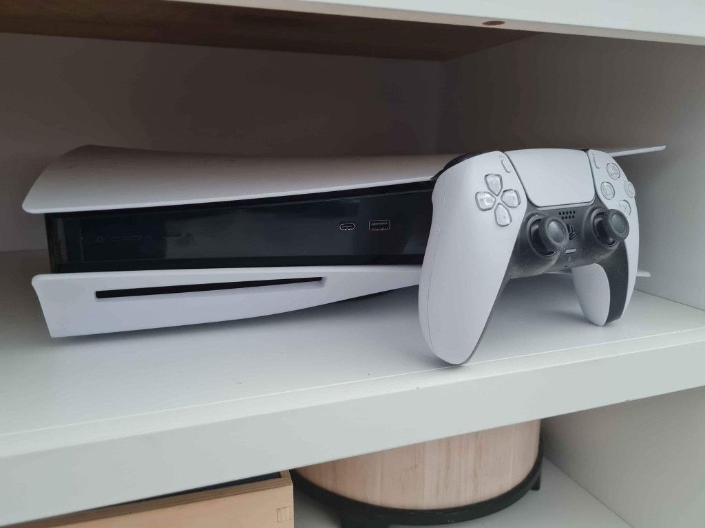 PS5 with TONS of Games & Cooling Stand
