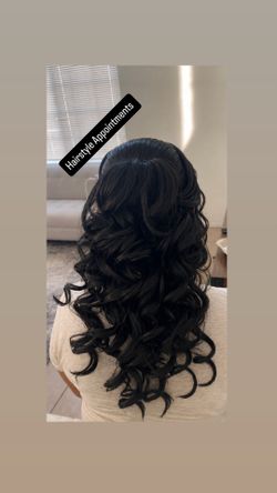 Curling 🥌 iron for hairstyles.