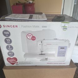 Be Never Used Singer Sewing Machine Fashion Mate 5560