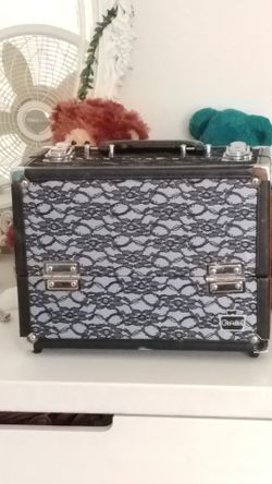 Caboodle (Makeup Holder)