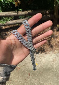 VVS1 Cuban Chain silver Moissanite