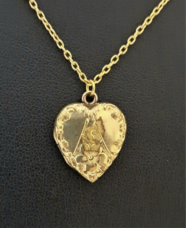Vintage Victorian Gold Heart Locket Necklace