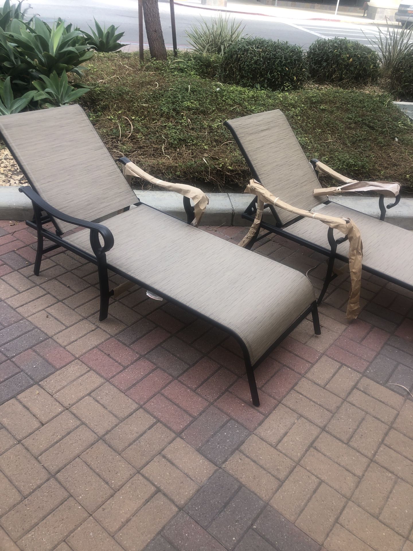 TWO DELUXE OUTDOOR PATIO POOL LOUNGE CHAIRS
