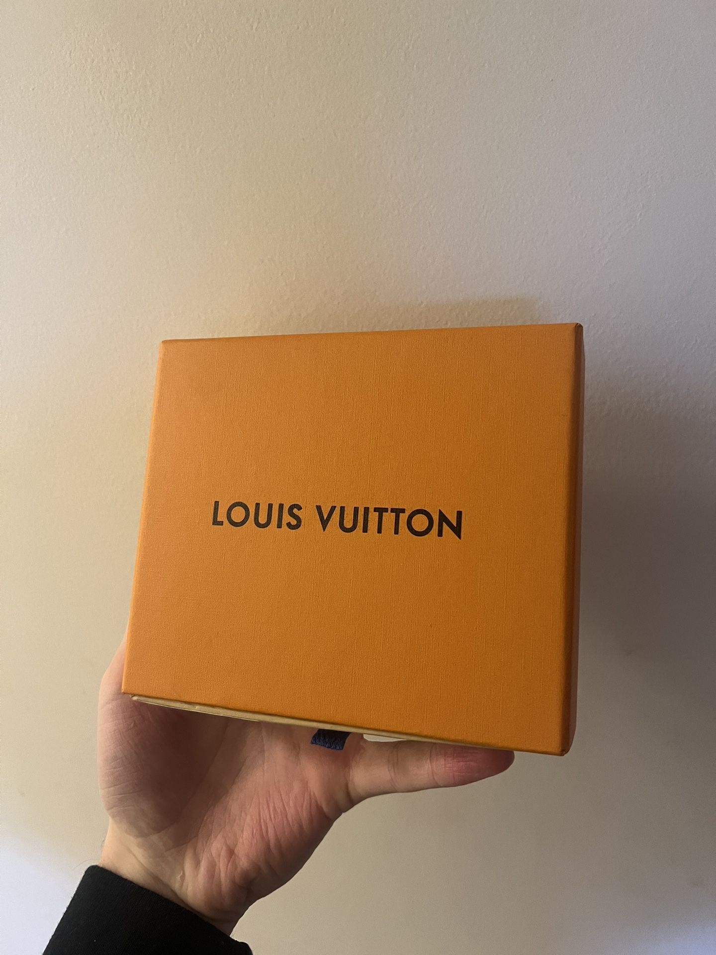 Authentic LOUIS VUITTON BiFold Men's Wallet with Serial TM1990!! Inside for  Sale in Commerce Charter Township, MI - OfferUp