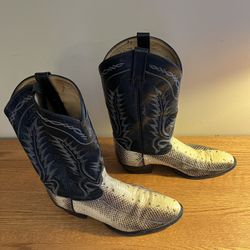 Beautiful Snake Skin Boots