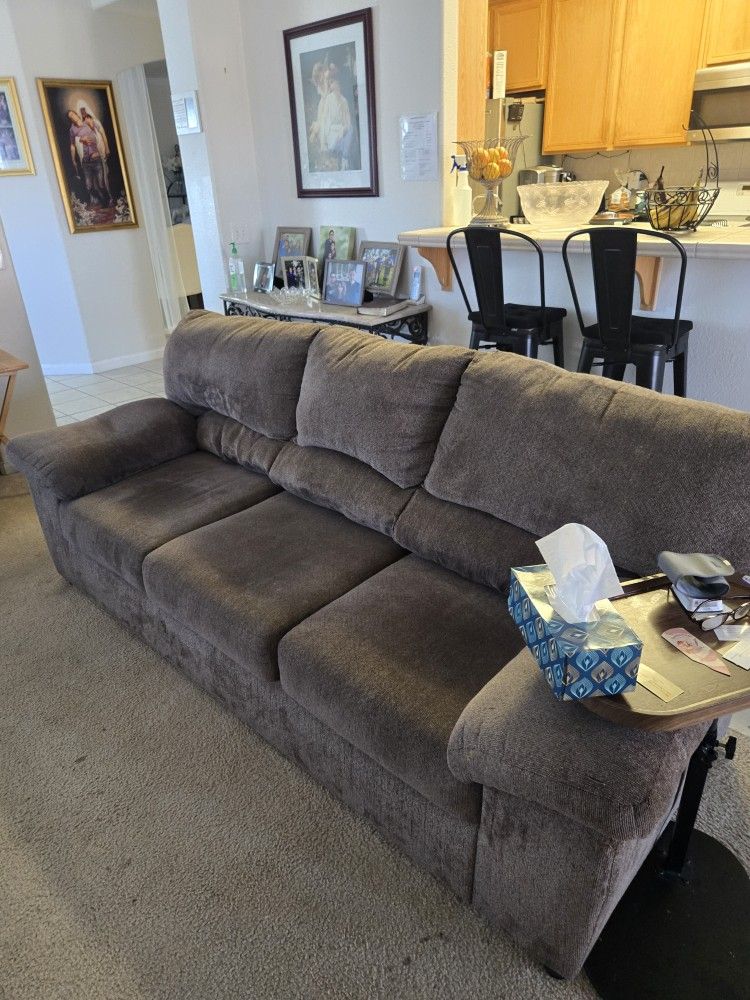 FREE - Sofa