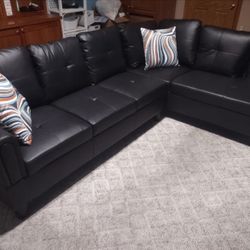 Black Berverlys Modern 98" 2pc Sectional Sofa with Right Facing Chaise by Latitude Run