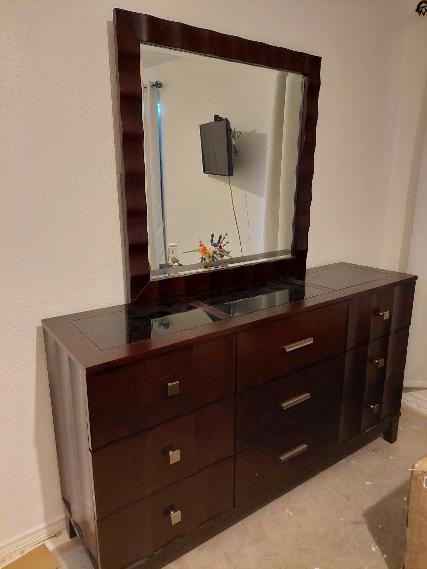 Queen Bedroom Set