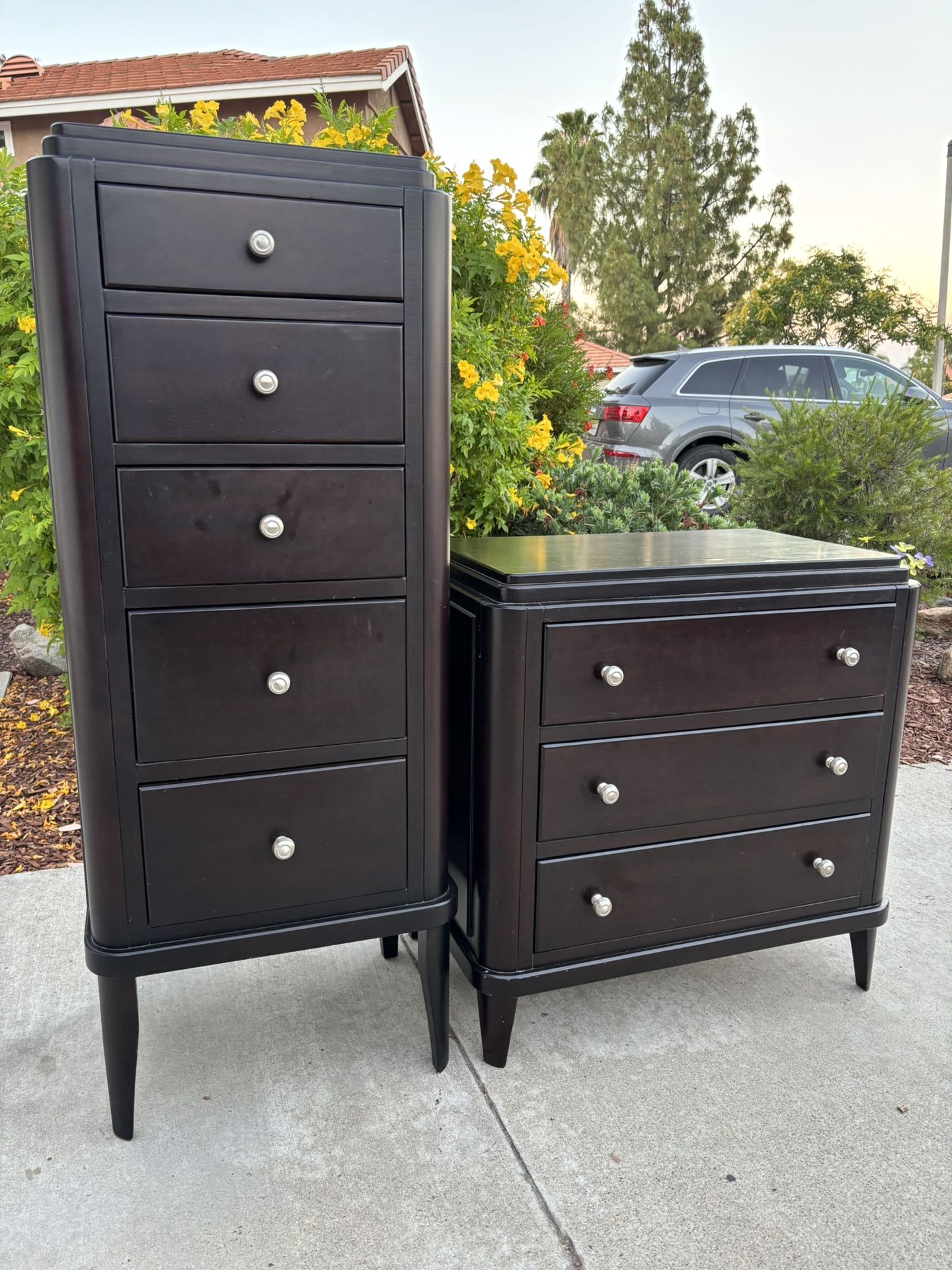 Dark Solid Wood Dresser Chest of Drawers Vanity Furniture Great Condition 