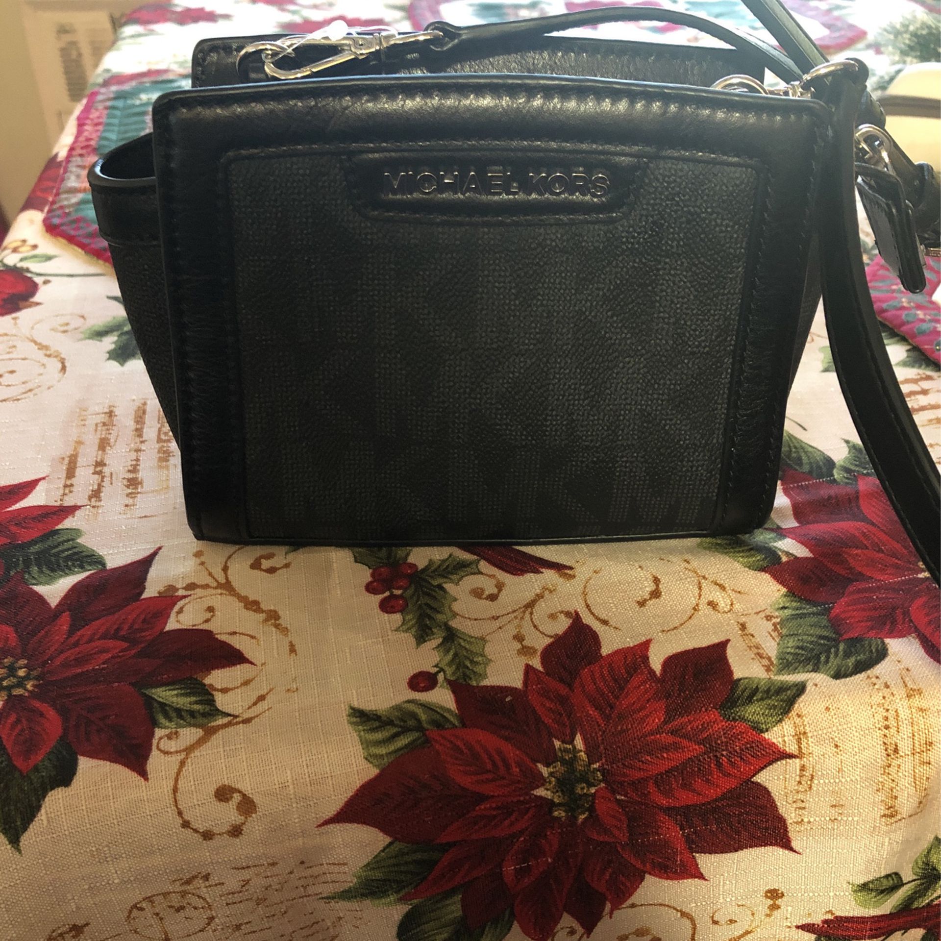 Michael Kors Selma Small Messenger Leather Bag