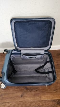 Carryon luggage Skyway Cascadia Hardside Spinner for Sale in