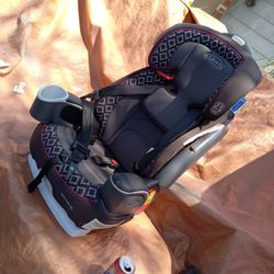 GRACO car Seat - Like New And Sanitized.