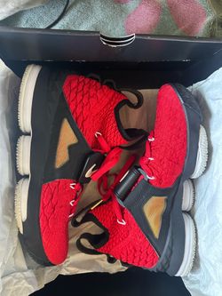 Nike LeBron 15