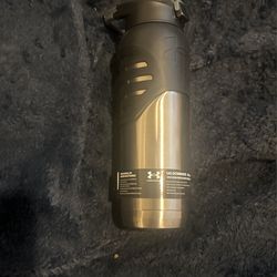 Under Armour stainless steel 24 ounce bottle