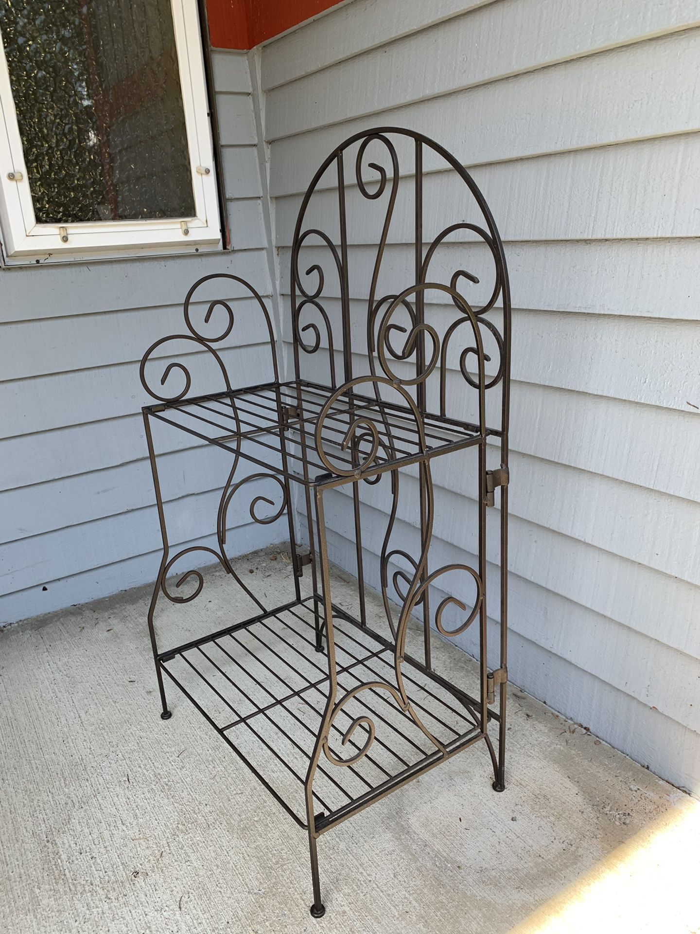 Cute metal garden shelf for Sale in Edgewood, WA OfferUp