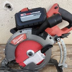 Milwaukee Skillsaw 7 1/4 Blade Tool Battery 12ah 