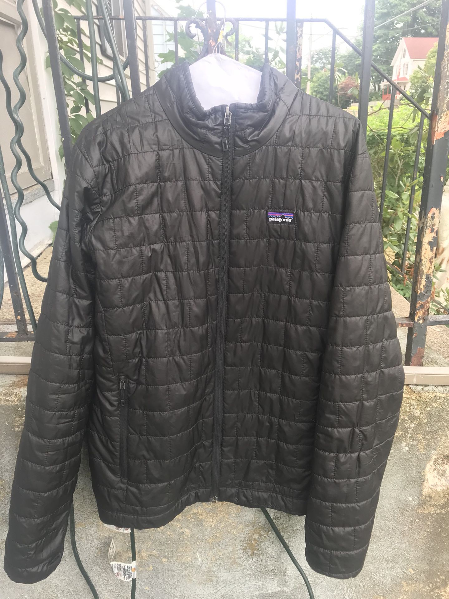Patagonia Nano puff black zipup jacket men’s size M