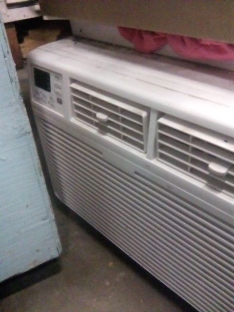 Ac/Heater Wall Unit $99. Obo