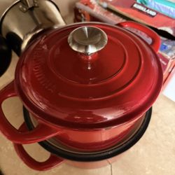 Almost brand new cast iron pot 2pc