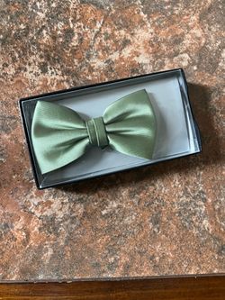 Green Bow tie