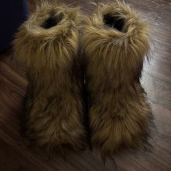 Y2K Fur Boots