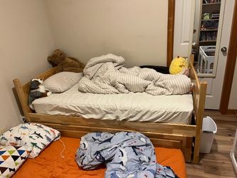Solid wood twin bed frame