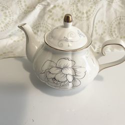Jomop Ceramic Tea pot Floral Design White