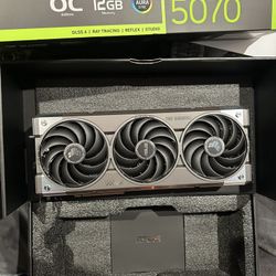 RTX5070 OC Edition 12gb TUF