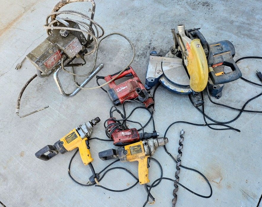 Power Tool Budle- Drills And Saw
