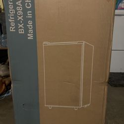 Black mini fridge 