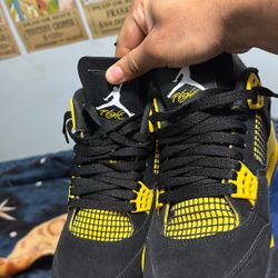Jordan 4 Thunder 