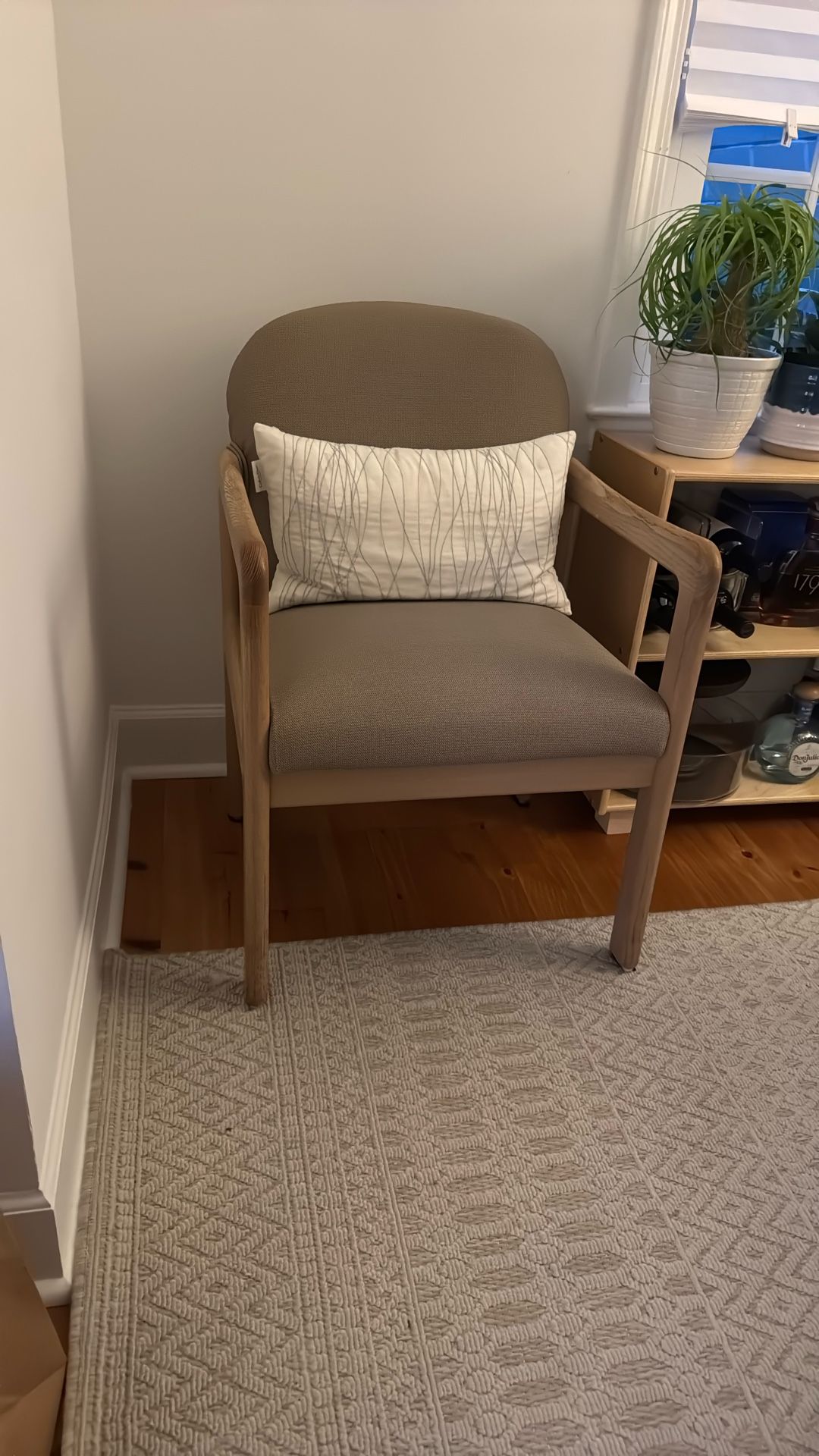 Accent chair