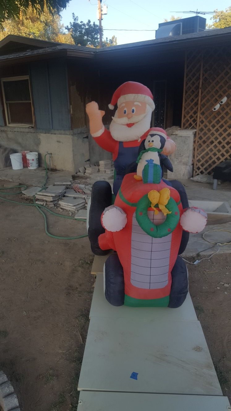 Tractor Santa xmas blowup it moves