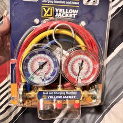 Yellow Jacket charging Manifold And Hoses 