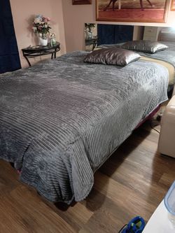 Electric Gray Ribbed Plush Blanket / Bedspread. Queen Sized