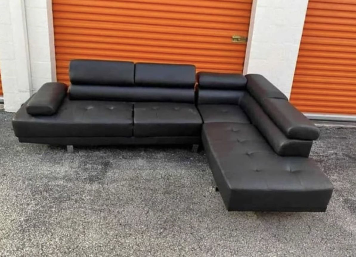 BLACK SECTIONAL SOFA 